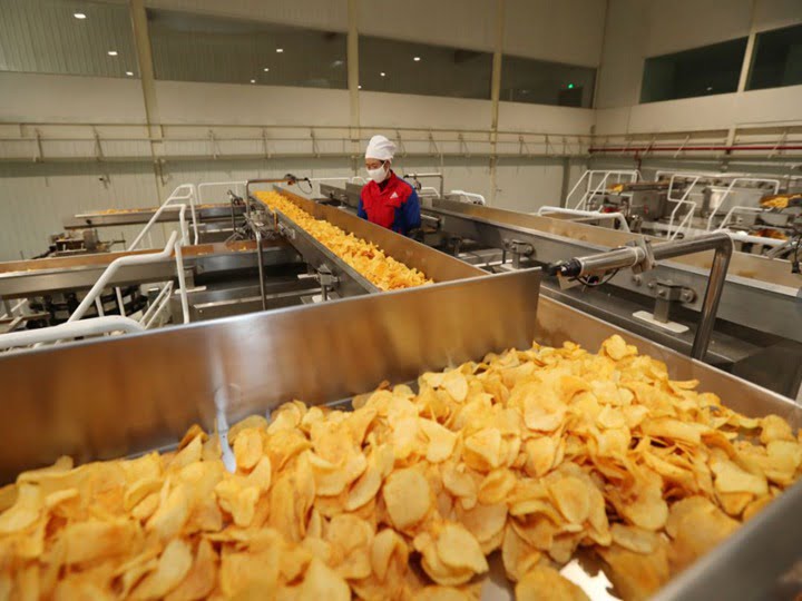 Large potato chips plant in japan